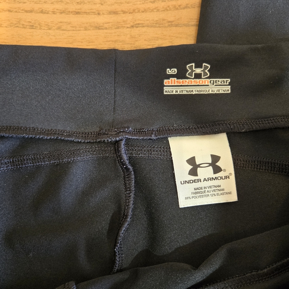 Under Armour Black Performance Capri Leggings - Picture 3 of 4